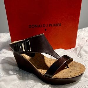 EUC Donald J Pliner Jewel Wedge Sandal